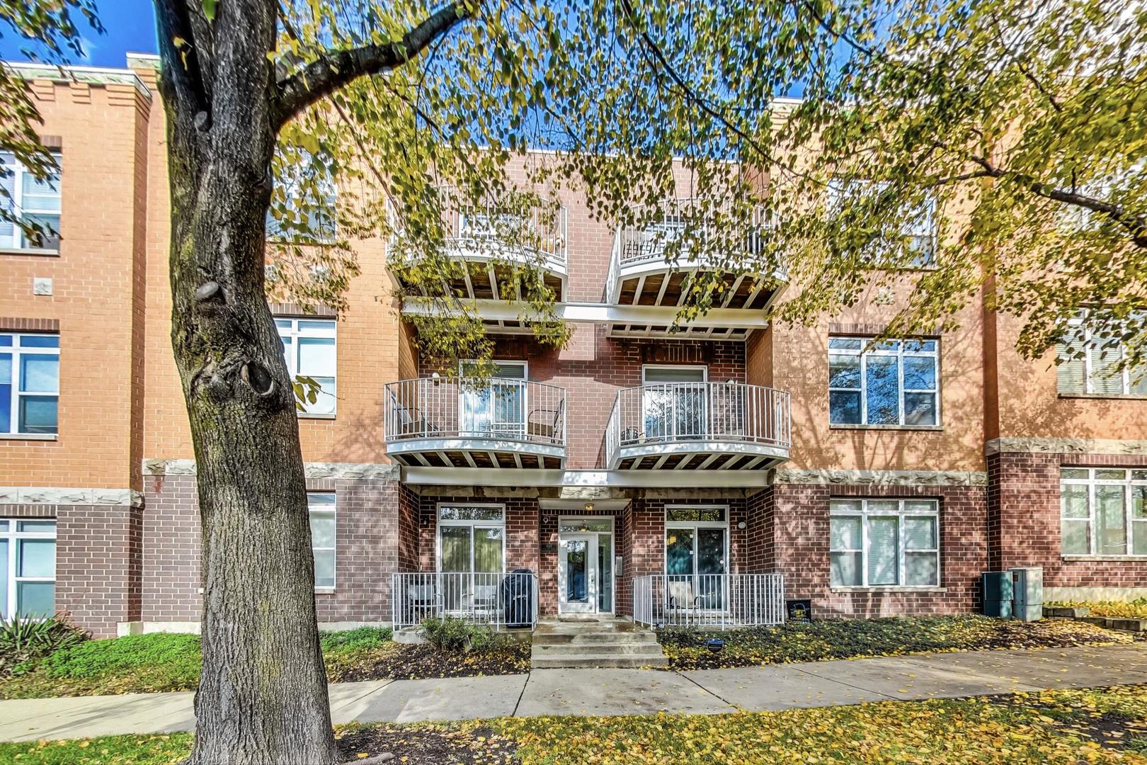 940 West Fry Street, Unit 2E, Chicago, IL 60642 | Compass