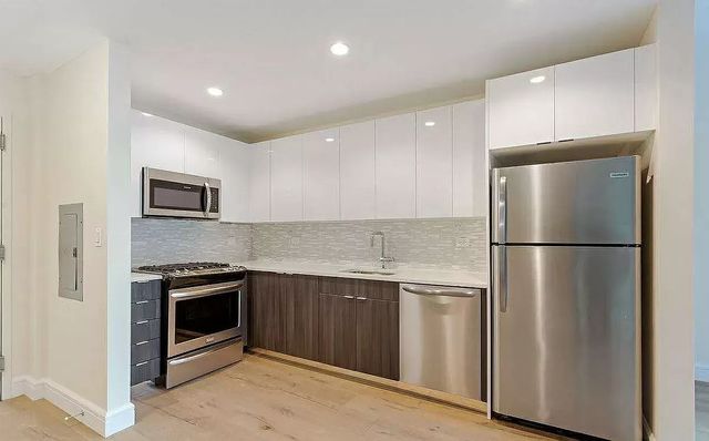 $978,000 | 25-19 43rd Avenue, Unit 505 | Long Island City