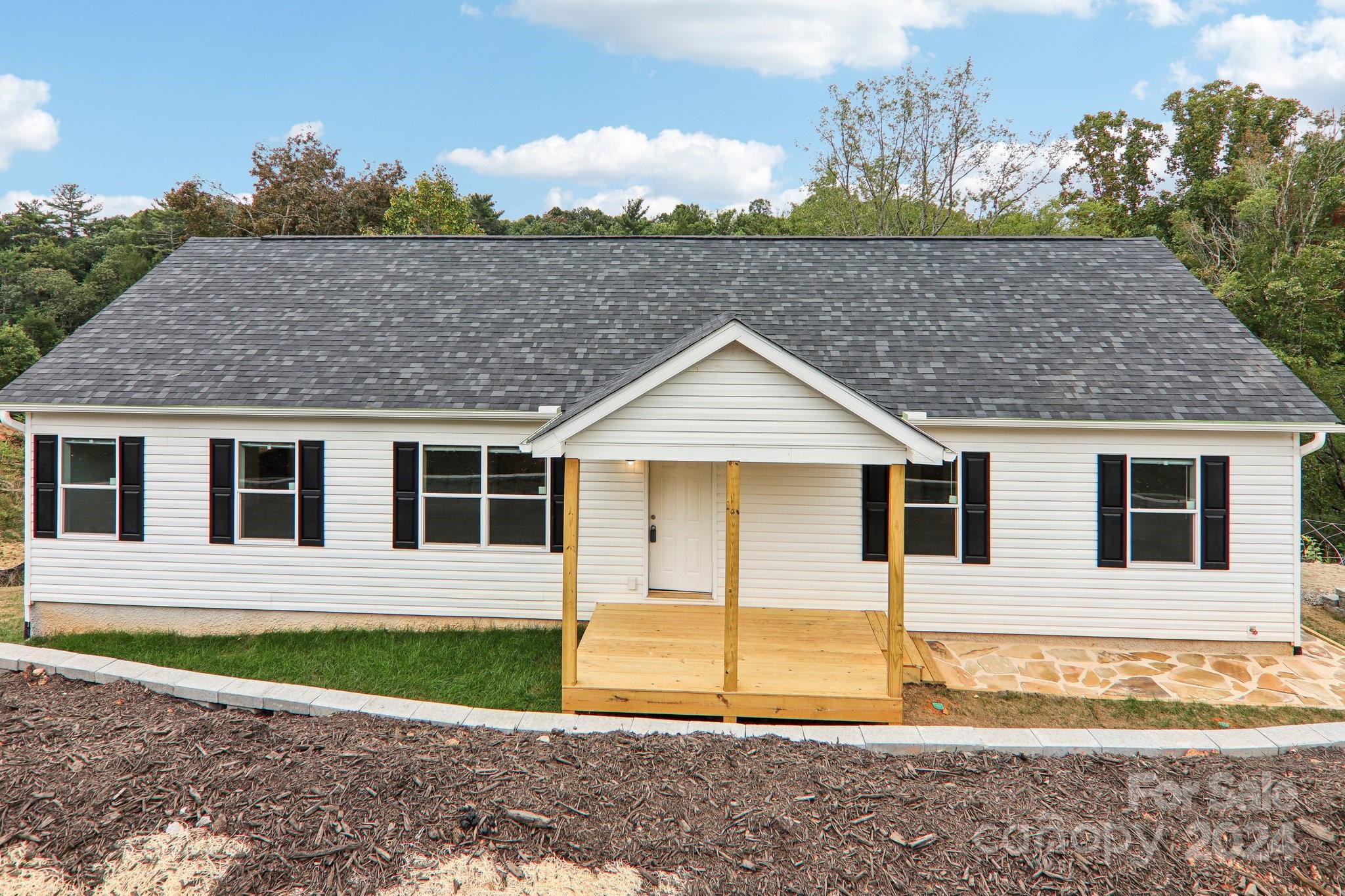 a view of a house with a yard