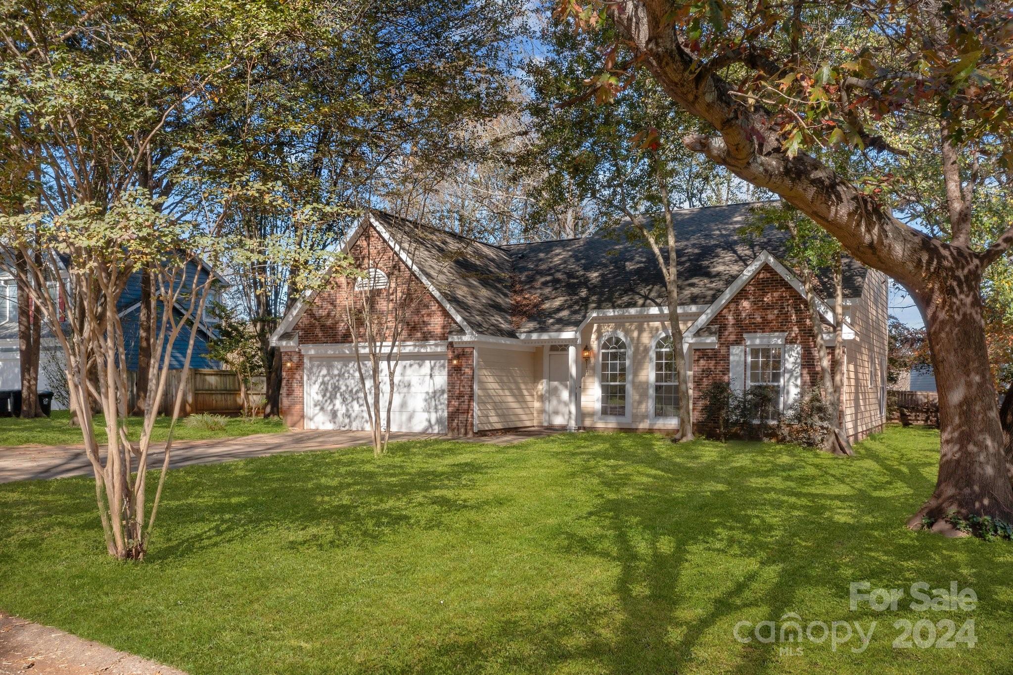 a view of a house with a yard