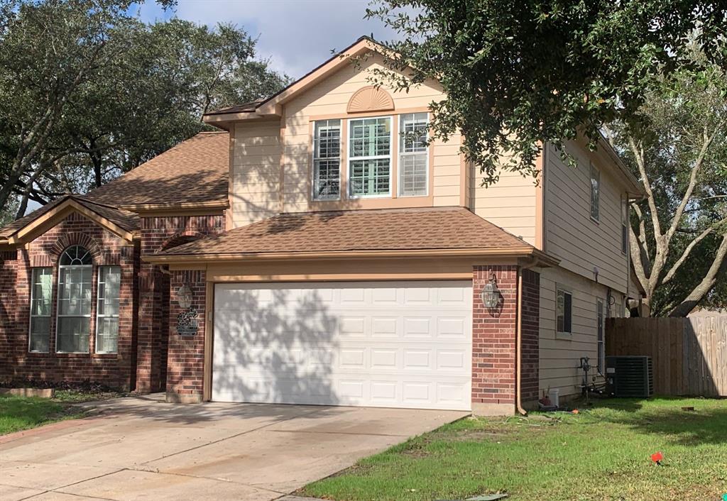 front view of house with a yard