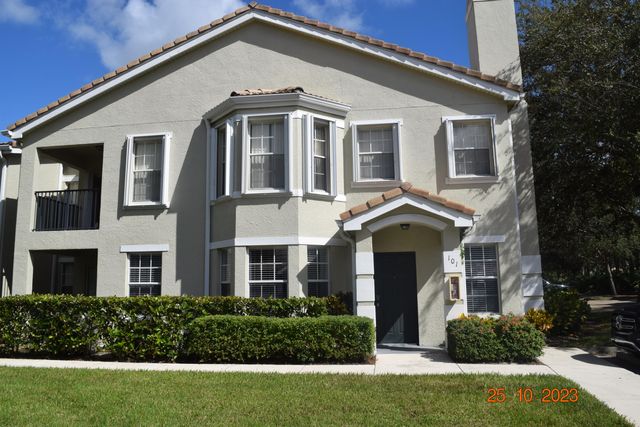 $275,000 | 108 Southwest Peacock Boulevard, Unit 5101 | Fountainview