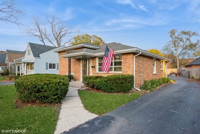 $399,000 | 953 Kirk Avenue | Elmhurst