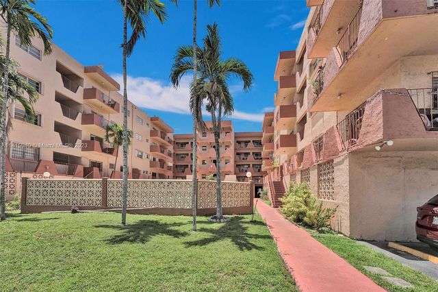 $325,000 | 1630 West 46th Street, Unit 410D | Hialeah