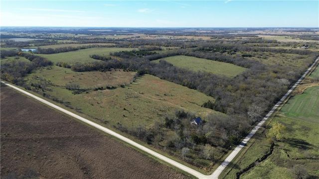 $199,000 | 390 North 100th Road | Marion Township - Douglas County