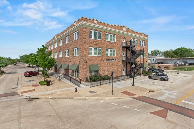 $1,450 | 401 North Main Street, Unit 207 | Historic Downtown Bryan