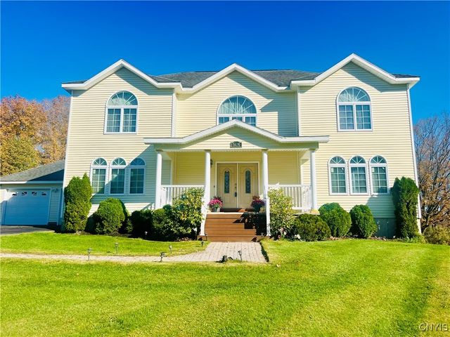 $449,900 | 3676 Hedgemoor Drive | Cortland West