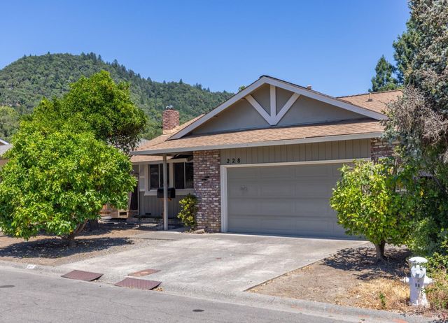 $699,000 | 228 Orangewood Drive | Healdsburg