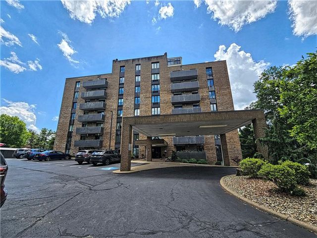 $274,900 | 820 East Beau Street, Unit 2J | South Strabane Township