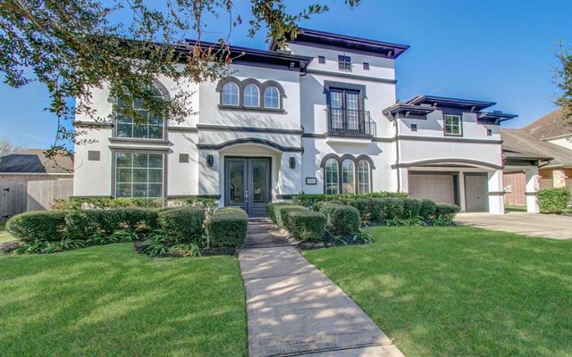 $710,000 | 3314 Sussex Way | Friendswood Oaks