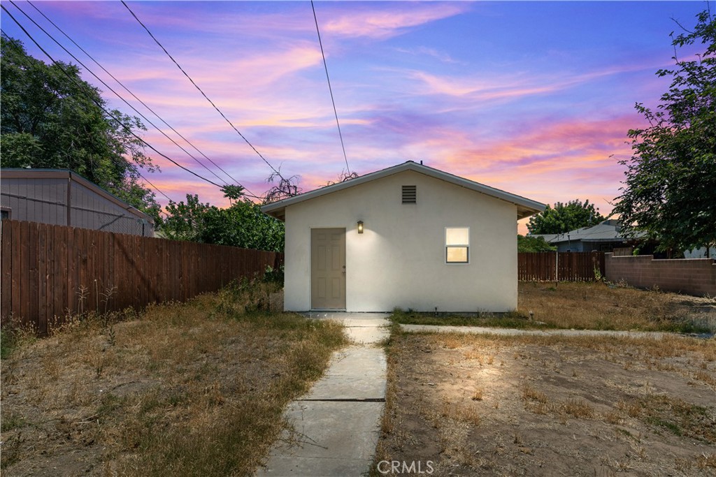 a house view with a backyard space