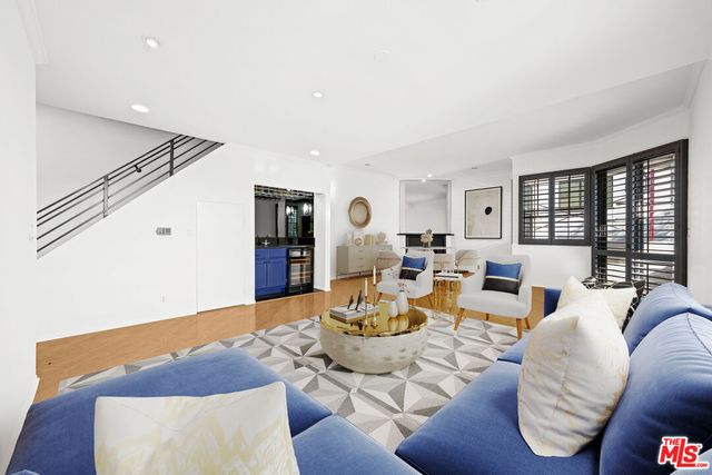 $1,049,000 | 839 Larrabee Street, Unit 8 | West Hollywood Vicinity