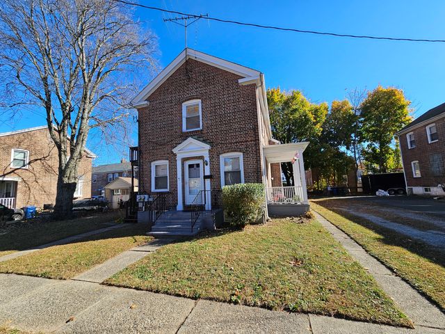 $1,850 | 36-40 Carver Street, Unit 2 | Lakeview Village Historic District