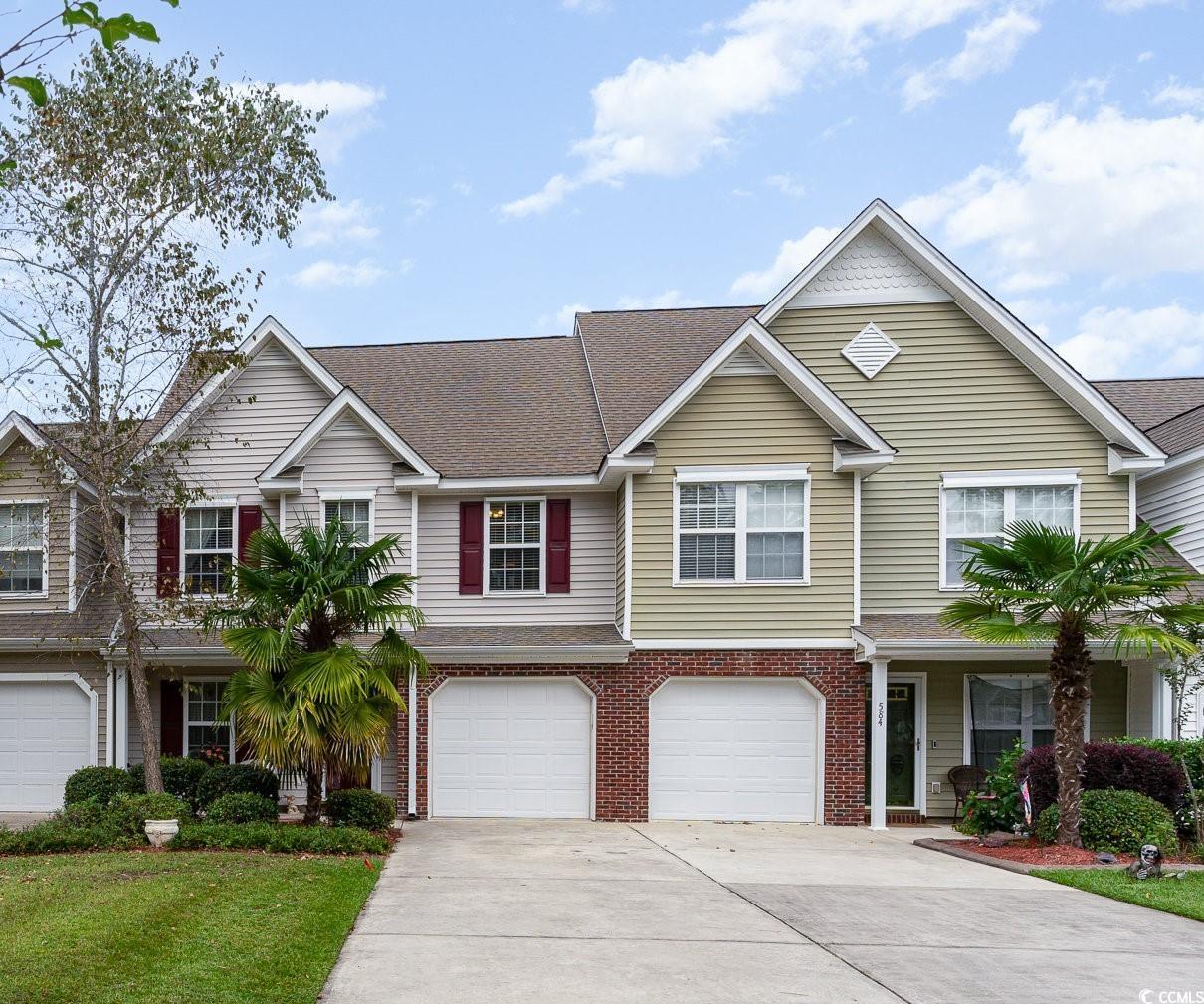 View of front facade with single car garage