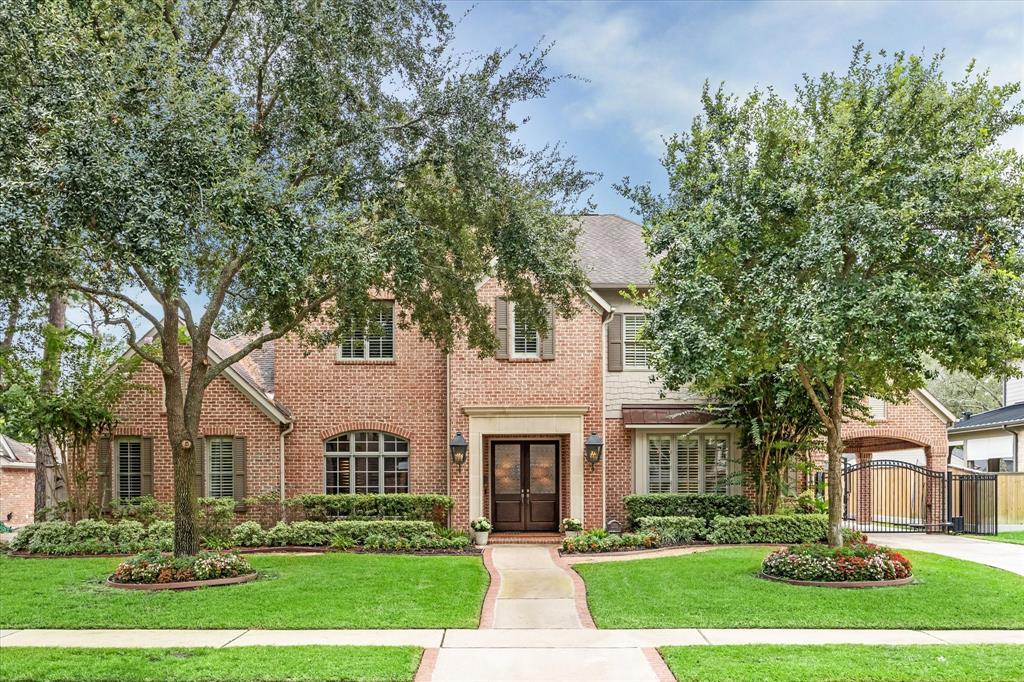 Welcome to this stunning, newly renovated home nestled on a picturesque cul-de-sac street in the heart of Frostwood. With exquisite landscaping and a grand double-door entry adorned by gas lanterns, this home radiates exceptional curb appeal.