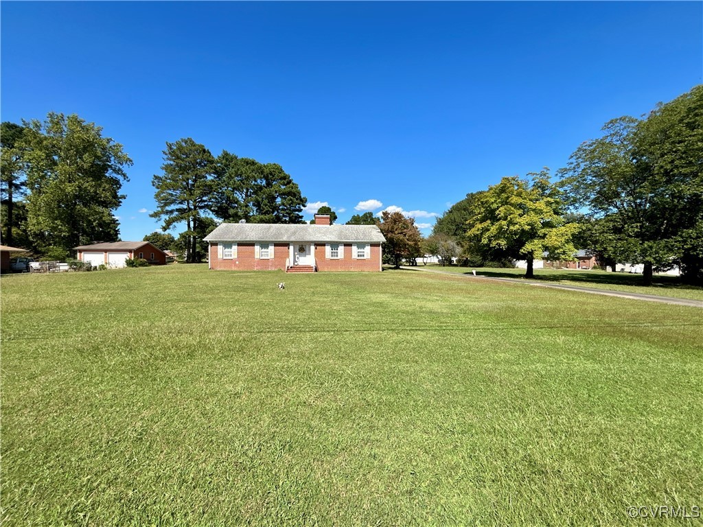 a view of yard with trees