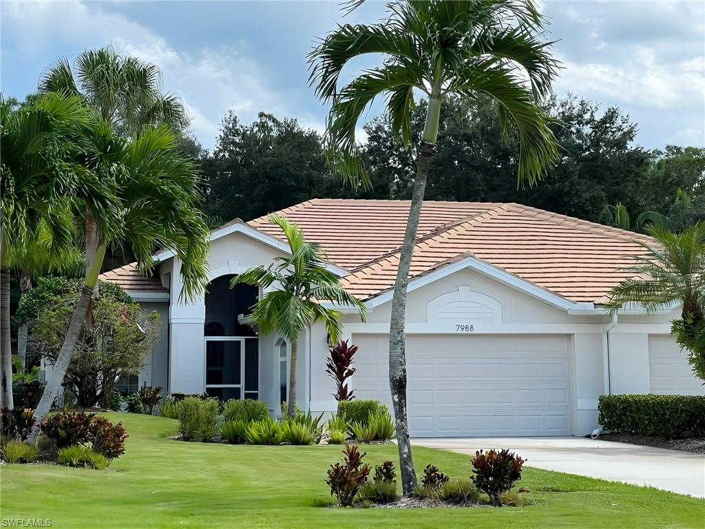 Villa with 2 Car Garage