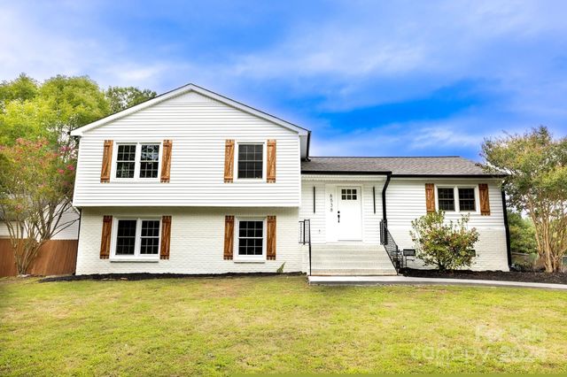 $729,900 | 6538 Brynwood Drive | Olde Providence