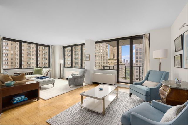 $2,098,000 | 62 West 62nd Street, Unit 20B | Upper West Side