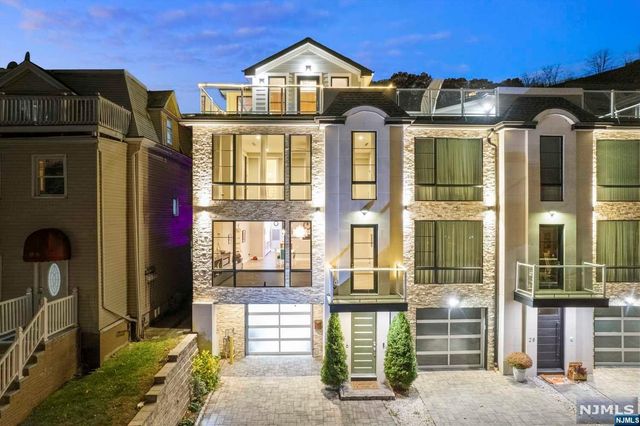 $1,848,000 | 26 Hudson Terrace | Edgewater