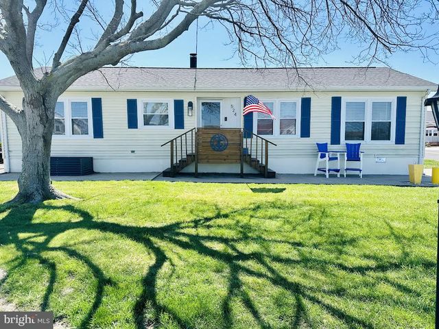 $439,999 | 524 Nautical Lane | Montego Bay Mobile Home Park