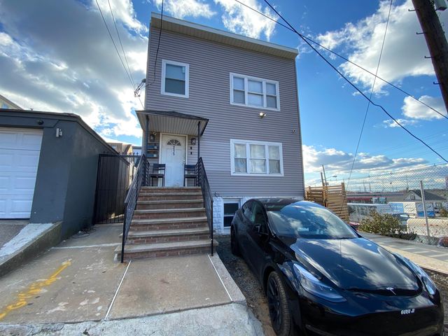 $2,000 | 215 Lincoln Street, Unit A | West Slope