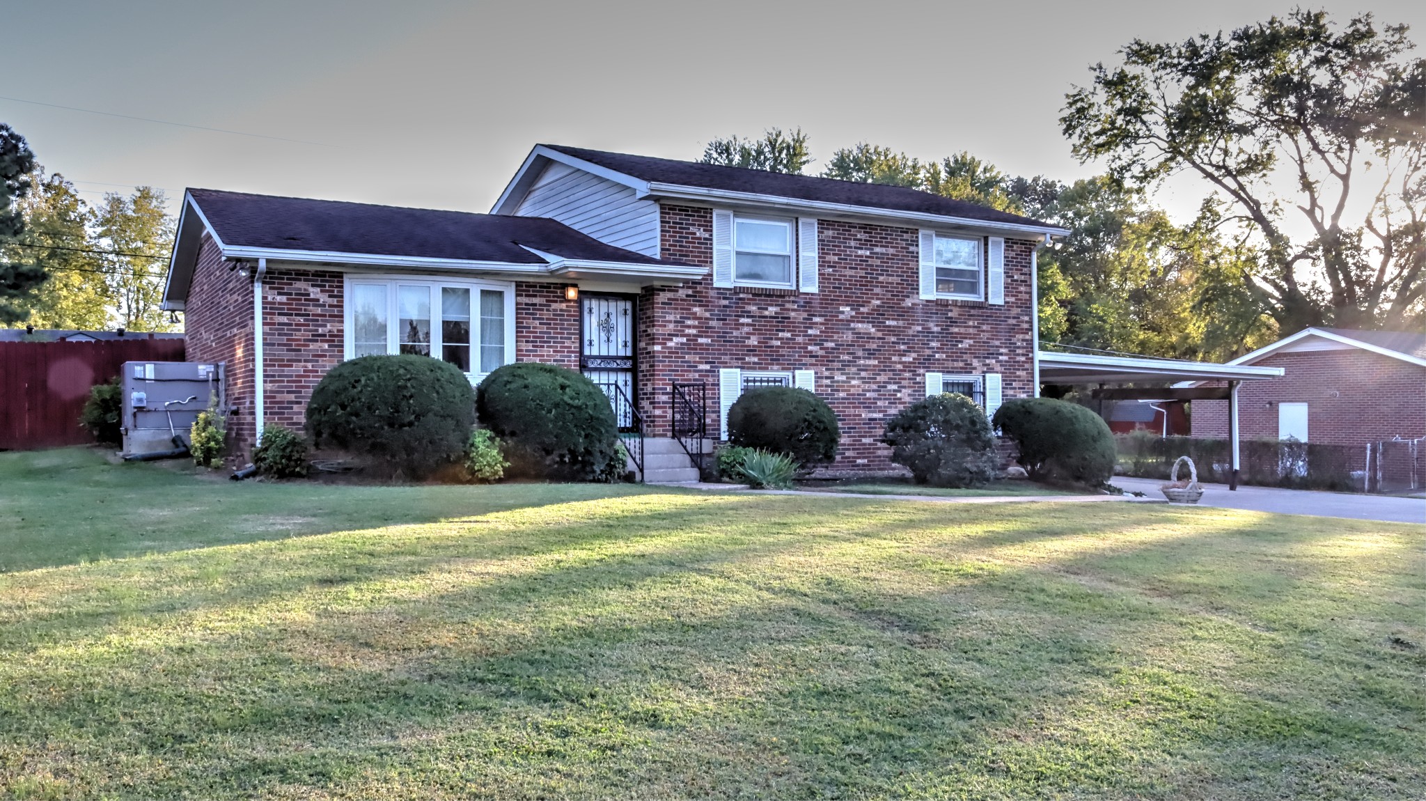 a view of a house with a backyard