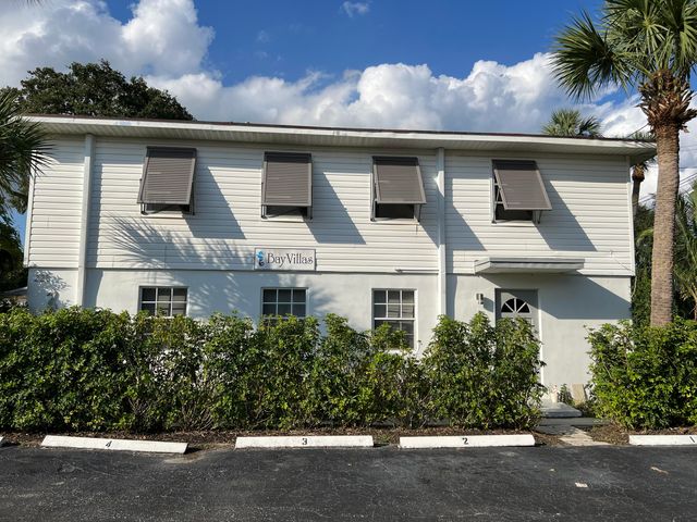 $1,595 | 221 East Lantana Road, Unit 4 | East Ocean Avenue