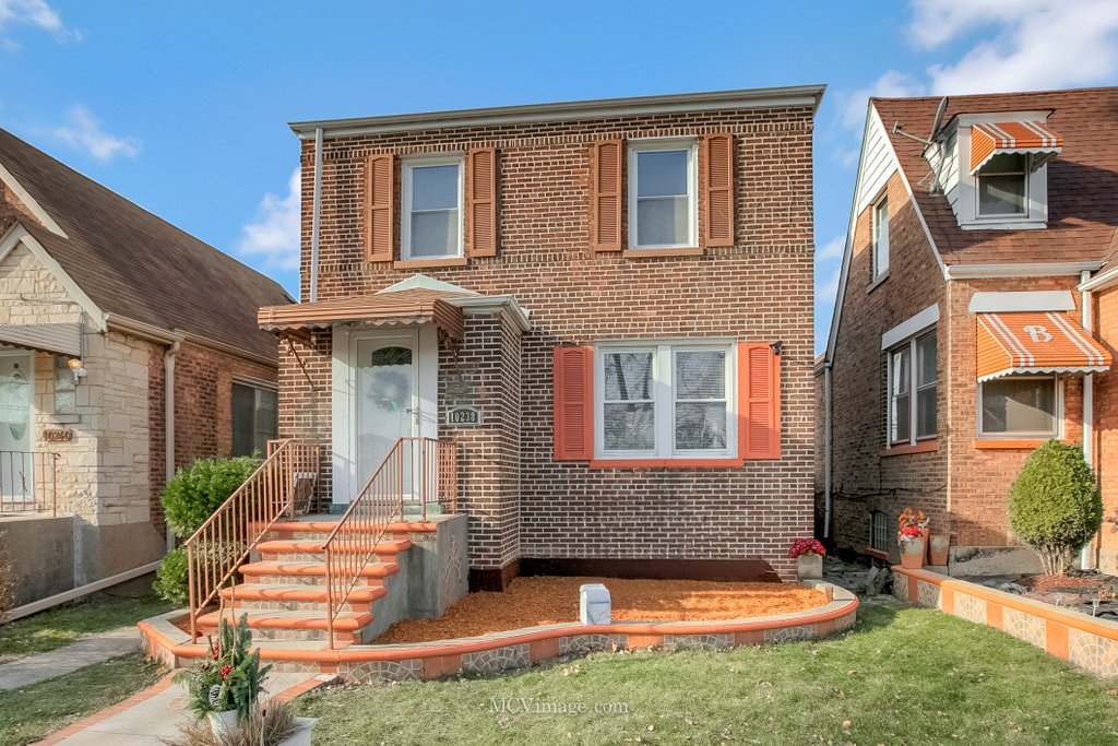 front view of house with a yard