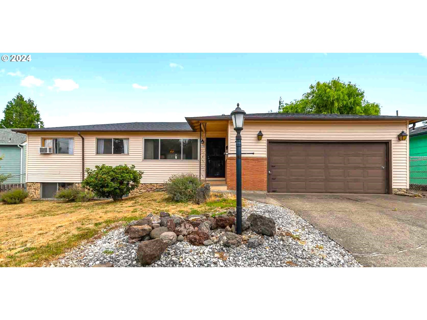 a front view of house with yard