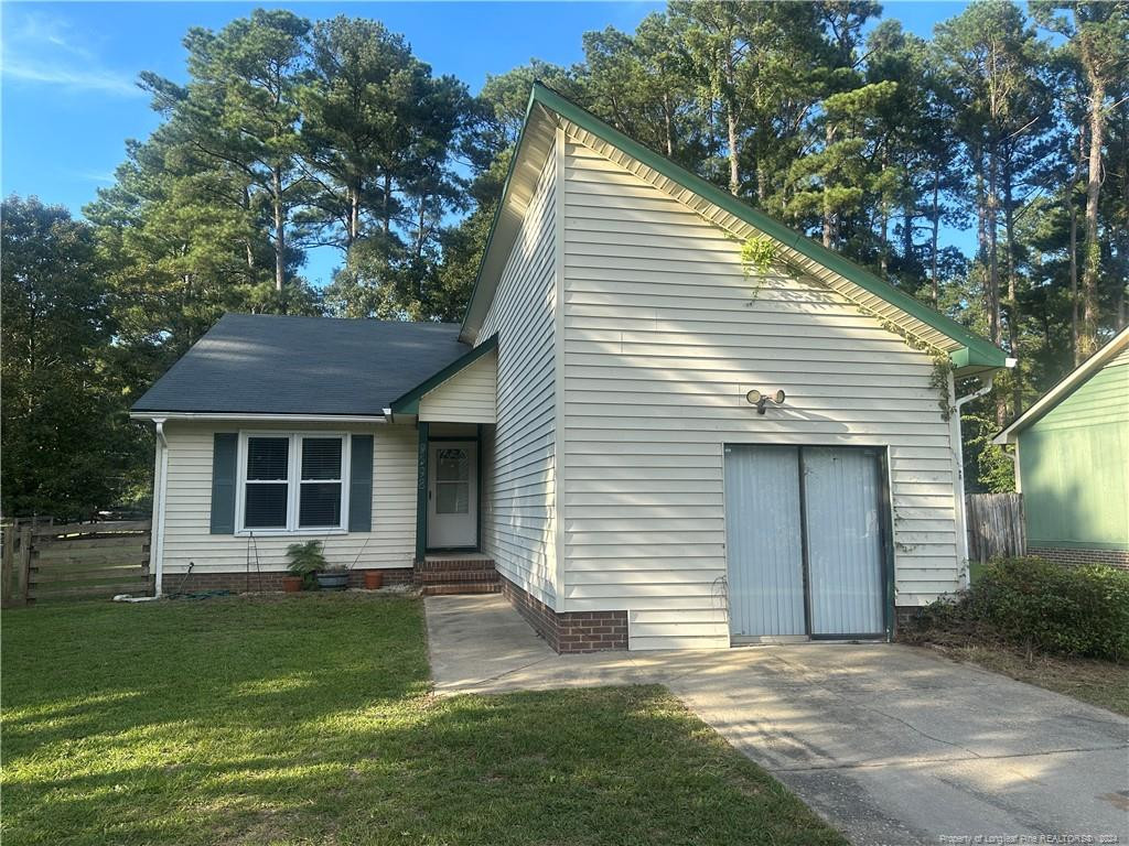 a view of a house with a yard