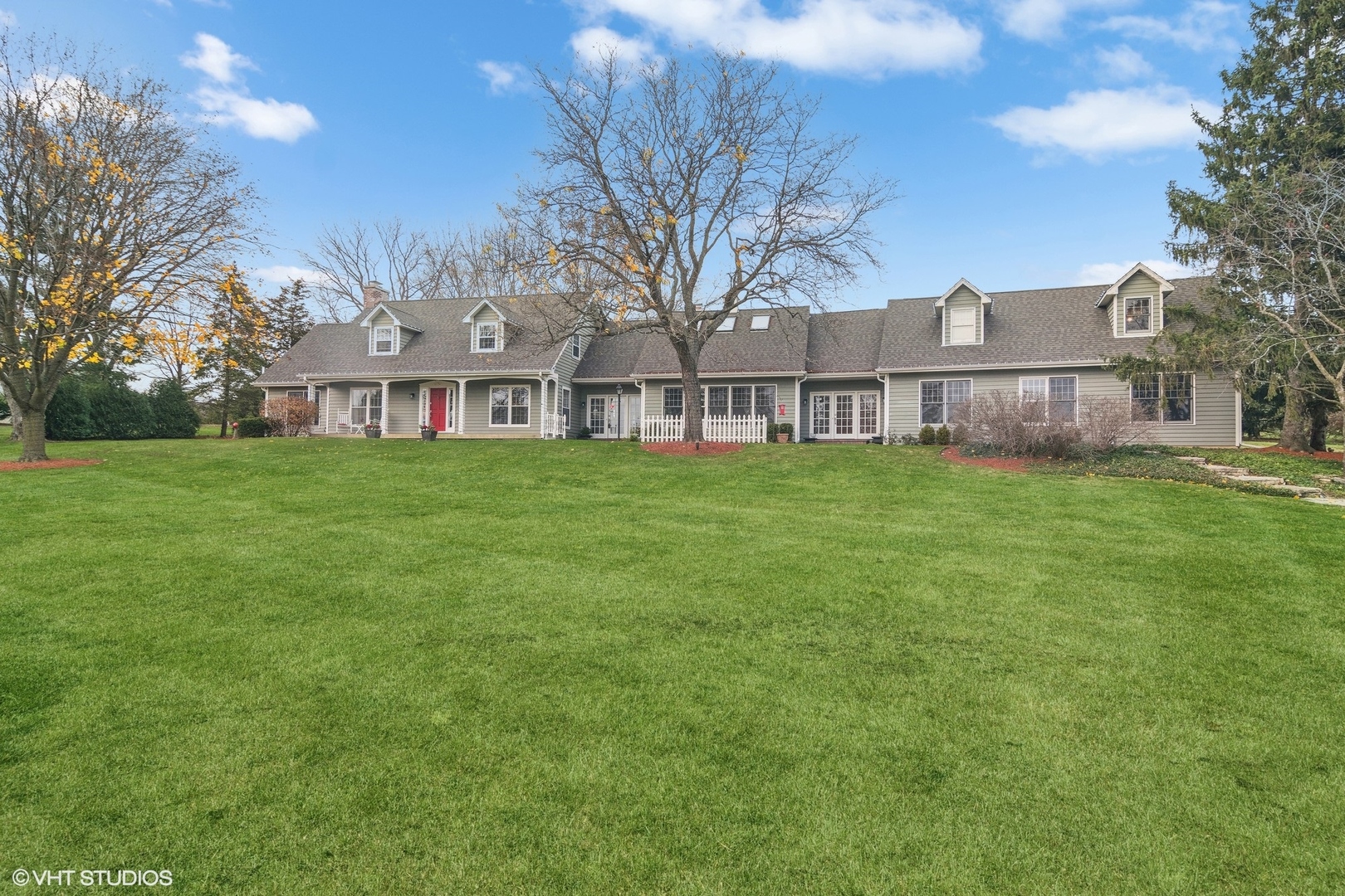 a view of a house with a yard