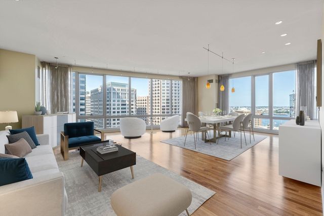 $3,200,000 | 500 Atlantic Avenue, Unit 21B | Waterfront