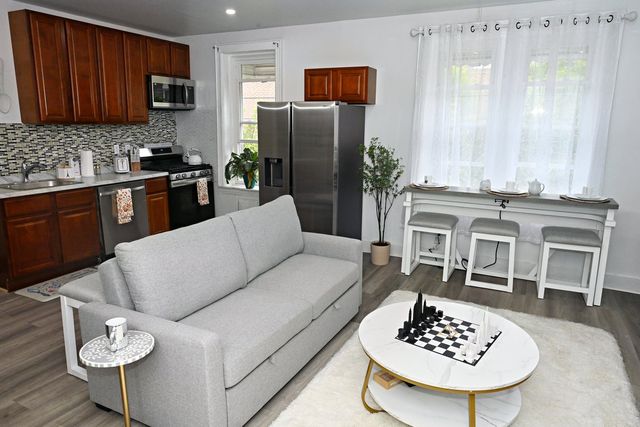 $2,885 | 1338 Sutter Avenue, Unit 2F | City Line