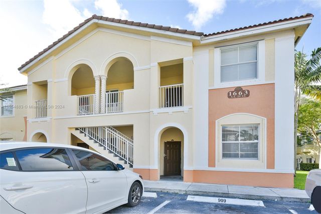 $279,000 | 1663 Southeast 29th Street, Unit 109 | Homestead