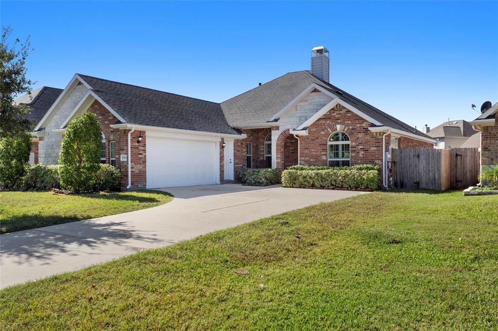 Welcome home to 1524 Mexia Spring Court in the Hidden Lakes subdivision of League City!! This pristine 3 bedroom/2 bathroom home is a MUST SEE!!!