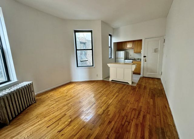 $2,600 | 212 West 82nd Street, Unit 5C | Upper West Side