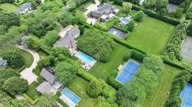 $10,250,000 | 265 Downs Path | Southampton Village South