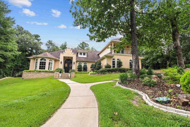 $914,900 | 1915 Stoneleaf Drive | Southeast Tyler