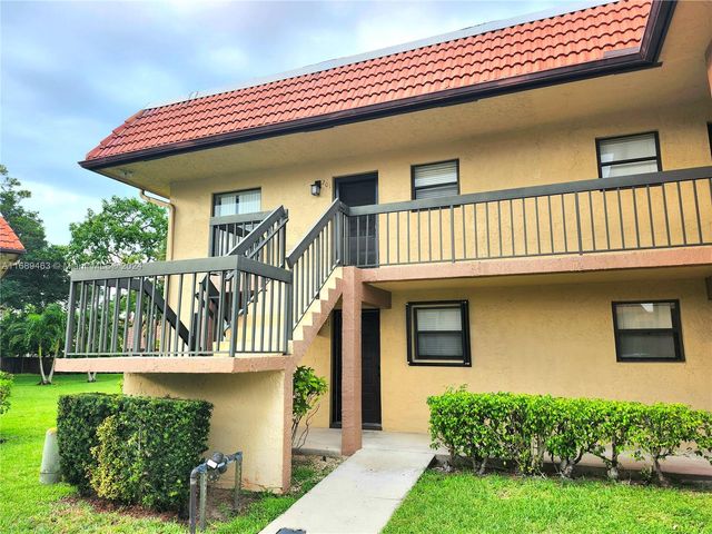 $288,000 | 21890 Lake Forest Circle, Unit 201 | Boca del Mar