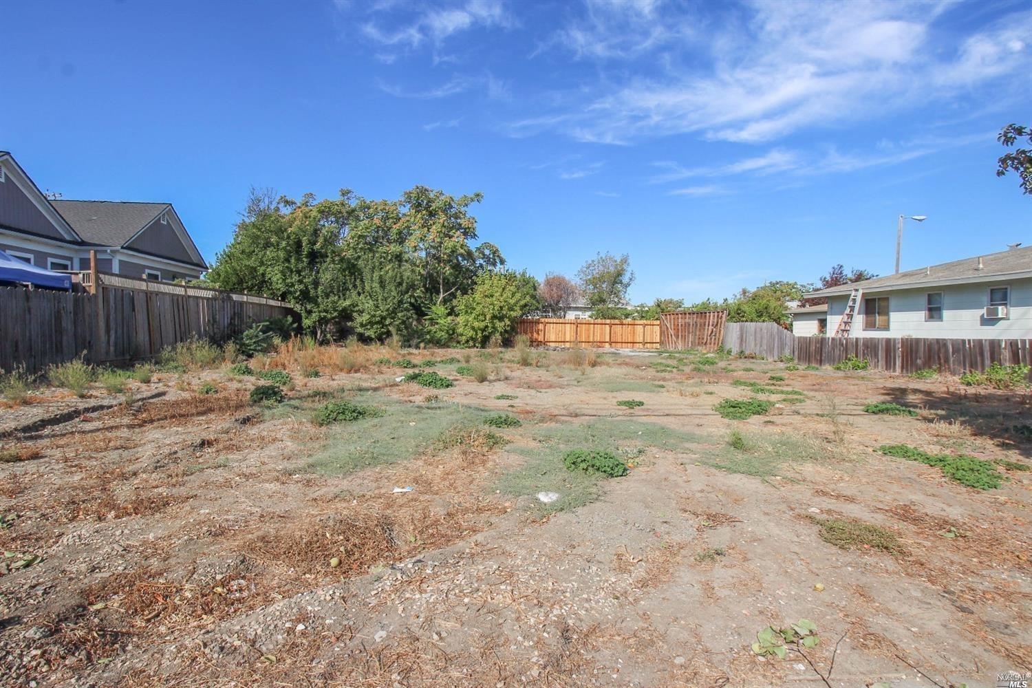 a view of a backyard of the house