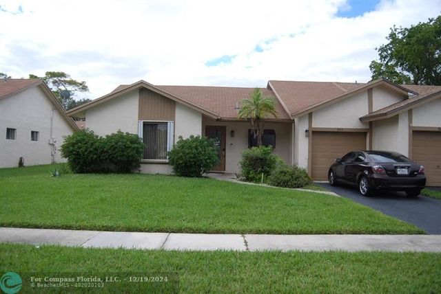 $400,000 | 6013 Northwest 78th Way, Unit 6013 | The Mainlands of Tamarac Lakes