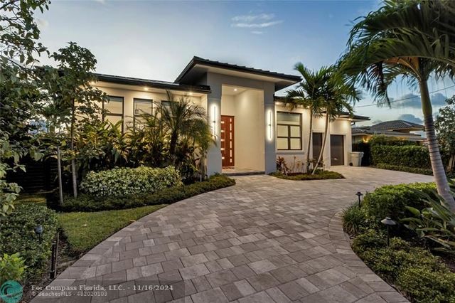 $5,495,000 | 2750 Southeast 9th Street | Santa Barbara Shores