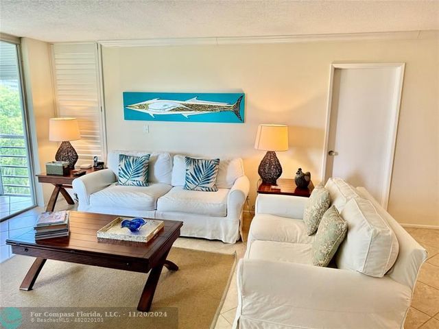 $3,000 | 3930 Oaks Clubhouse Drive, Unit 504 | Palm Aire