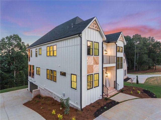 $1,098,500 | 7410 Crestline Drive