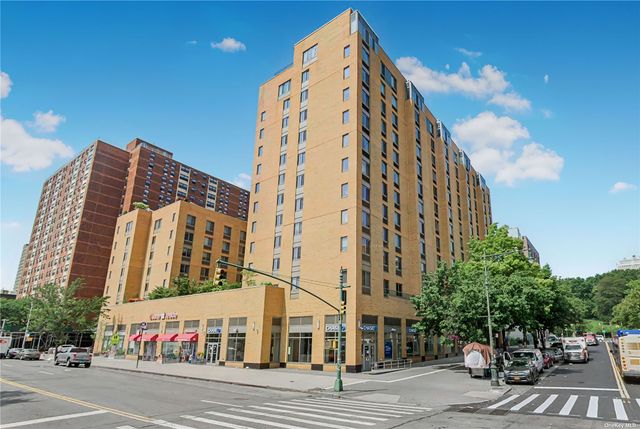 $930,000 | 300 West 135th Street, Unit 9J | Central Harlem