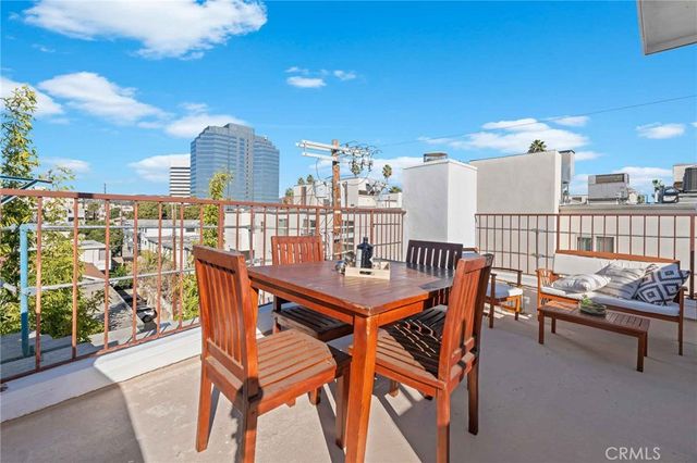 $1,275,000 | 12217 Rochester Avenue, Unit 4 | West Los Angeles