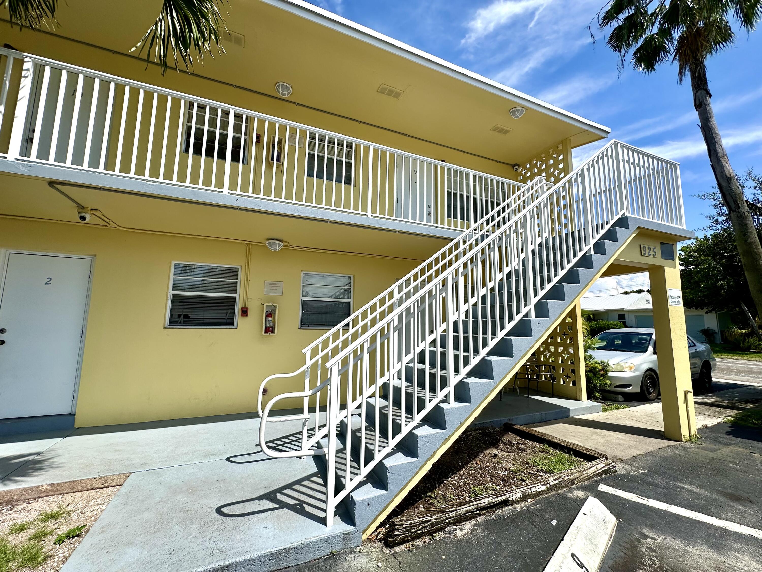 a view of entryway with a front door