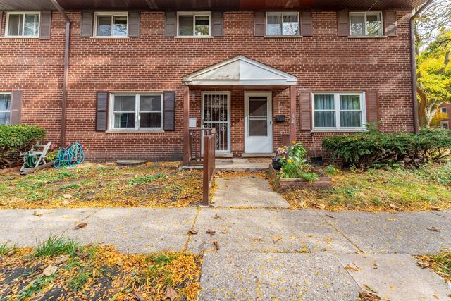 $279,000 | 1516 West Pratt Boulevard, Unit B | East Rogers Park