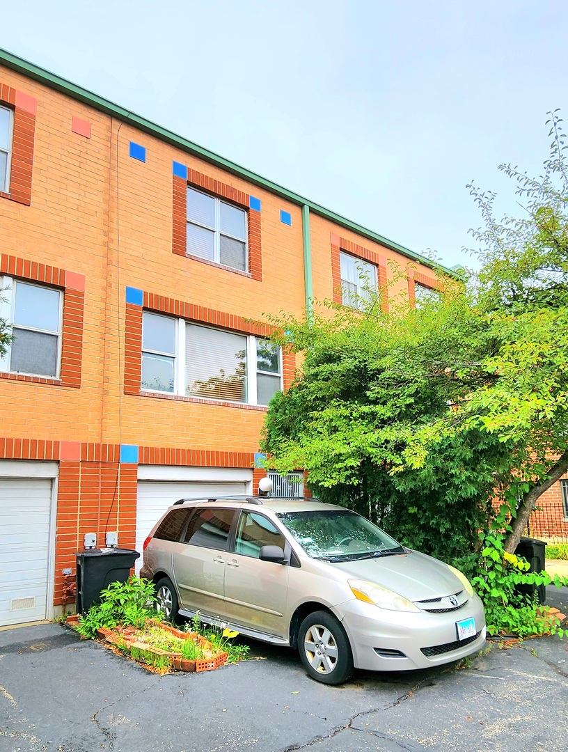 a car parked in front of a building